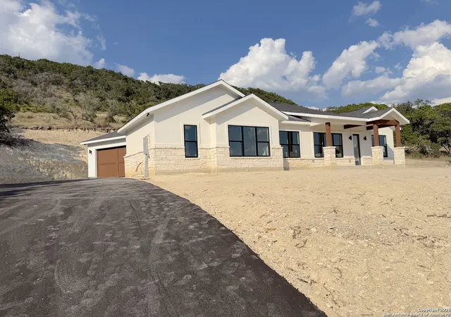 Photo 2 of Sale Pending at 420 Sendera Hills, Canyon Lake, TX 78133 | MLS# 1856836 | Listing updated on 2026-03-08