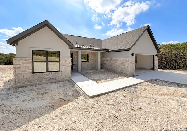 Photo 1 of Single family home for sale at 508 Sendera Valley, Canyon Lake, TX 78133 | MLS# 1856842 | Listing updated on 2025-12-10