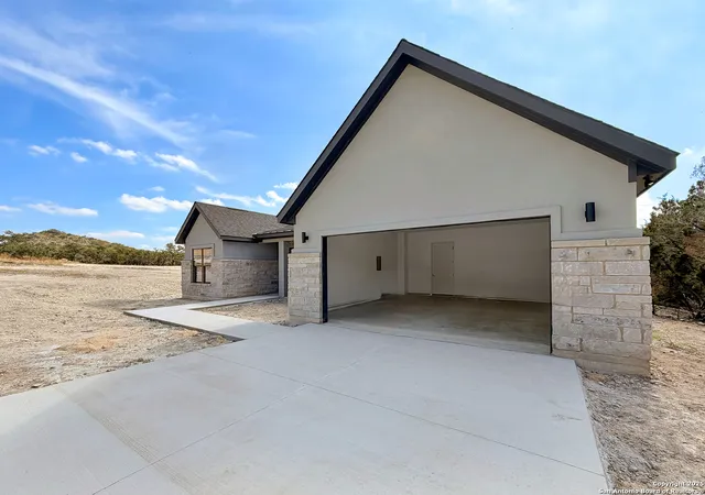 Photo 2 of Single family home for sale at 508 Sendera Valley, Canyon Lake, TX 78133 | MLS# 1856842 | Listing updated on 2025-12-10