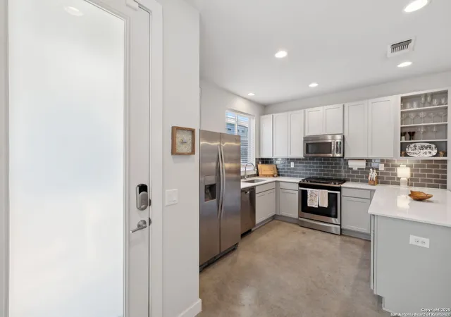 3rd image of 330 Clay #26, San Antonio, TX 78204 | MLS# 1856968