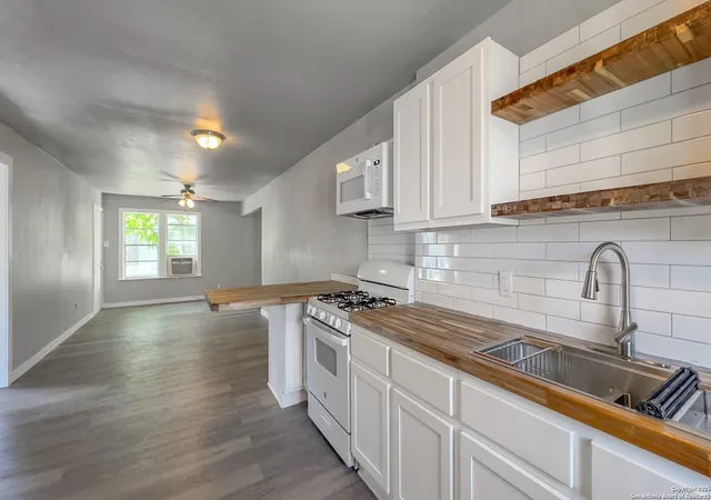 Photo 3 of Single family home for sale at 1137 Jennings, San Antonio, TX 78225 | MLS# 1857178 | Listing updated on 2025-10-09