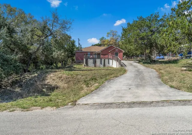 Photo 4 of Sale Pending at 221 N Scenic Loop, Canyon Lake, TX 78133 | MLS# 1857267 | Listing updated on 2026-02-07