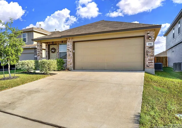 Photo 1 of Sale Pending at 256 Middle Green Loop, Floresville, TX 78114 | MLS# 1857340 | Listing updated on 2025-12-16