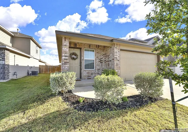Photo 3 of Sale Pending at 256 Middle Green Loop, Floresville, TX 78114 | MLS# 1857340 | Listing updated on 2025-12-16