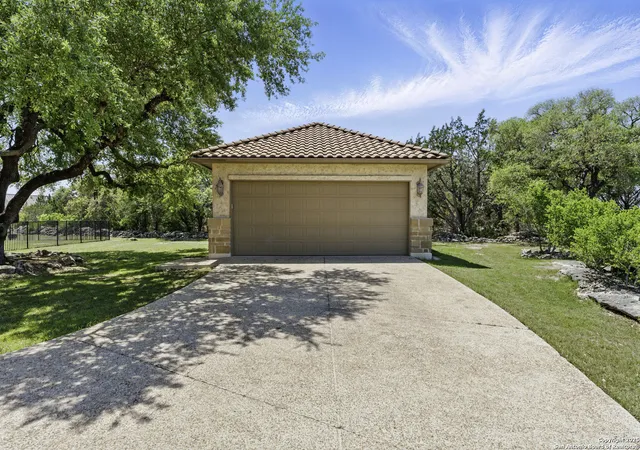Photo 4 of Sale Pending at 211 Macaw Ln, Spring Branch, TX 78070 | MLS# 1857397 | Listing updated on 2026-03-27