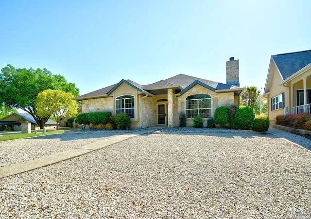 Photo 3 of Single family home for sale at 215 Canyon Creek, Kerrville, TX 78028 | MLS# 1857549 | Listing updated on 2025-12-20