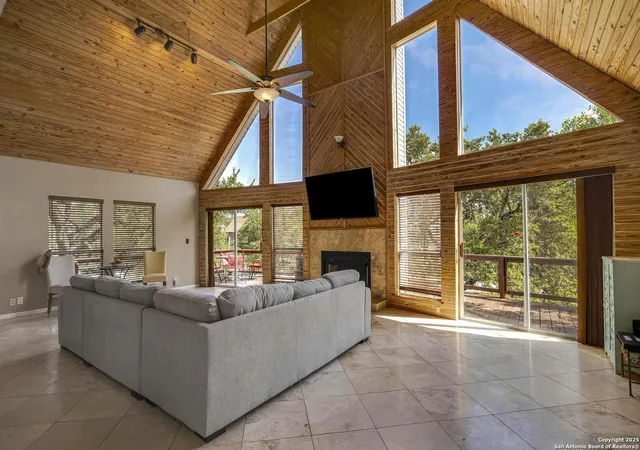 Photo 3 of Single family home for sale at 471 Edge Hill, Canyon Lake, TX 78133 | MLS# 1857717 | Listing updated on 2026-01-06