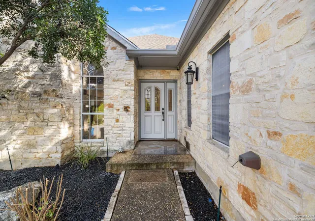 Photo 2 of Manufactured home for sale at 144 St Andrews Loop E, Kerrville, TX 78028 | MLS# 1857802 | Listing updated on 2025-11-08