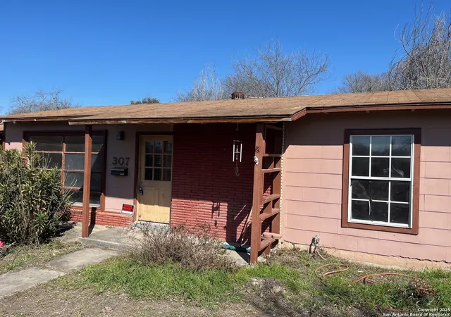 Photo 3 of Sale Pending at 307 Cherry Ridge, San Antonio, TX 78213 | MLS# 1857821 | Listing updated on 2025-08-28