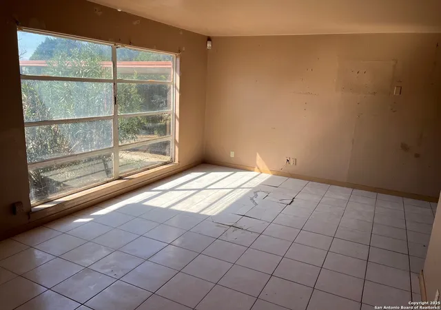 Photo 4 of Sale Pending at 307 Cherry Ridge, San Antonio, TX 78213 | MLS# 1857821 | Listing updated on 2025-08-28