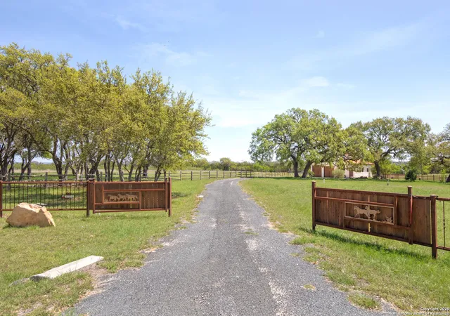 4th image of 876 Horseshoe Falls, Bandera, TX 78003 | MLS# 1857839