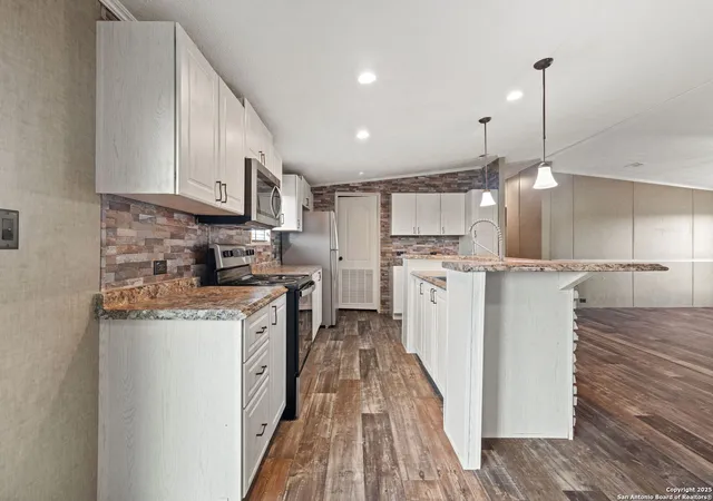 5th image of 985 Lobo, Hondo, TX 78861 | MLS# 1857994