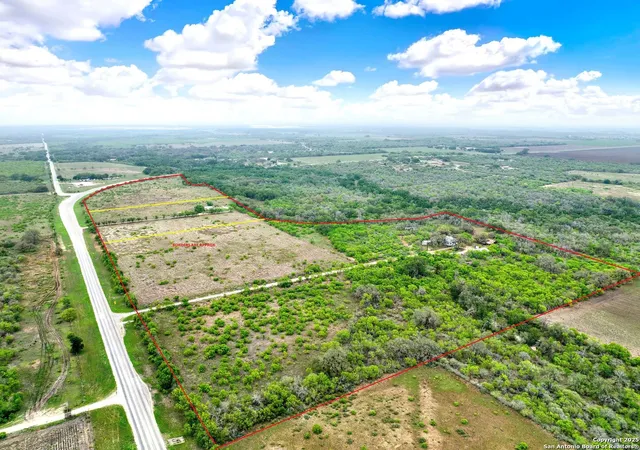 Photo 3 of House for sale at 4850 Fm 2676, Hondo, TX 78861 | MLS# 1858001 | Listing updated on 2025-10-10