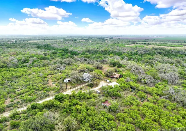 Photo 4 of House for sale at 4850 Fm 2676, Hondo, TX 78861 | MLS# 1858001 | Listing updated on 2025-10-10
