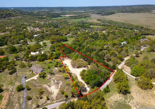 2nd image of 421 Lake Side Cir, Boerne, TX 78006 | MLS# 1858018