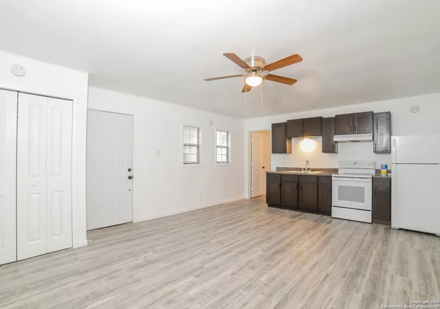 Photo 3 of Multi family home for sale at 215 Greenlawn, Pleasanton, TX 78064 | MLS# 1858110 | Listing updated on 2026-02-26