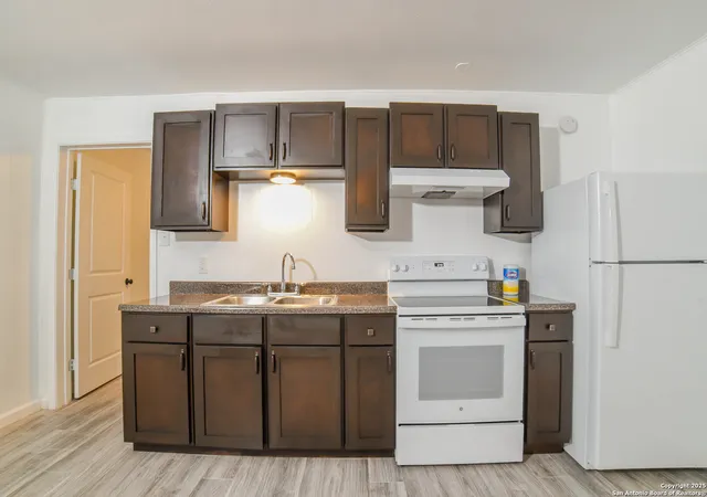 Photo 4 of Multi family home for sale at 215 Greenlawn, Pleasanton, TX 78064 | MLS# 1858110 | Listing updated on 2026-02-26