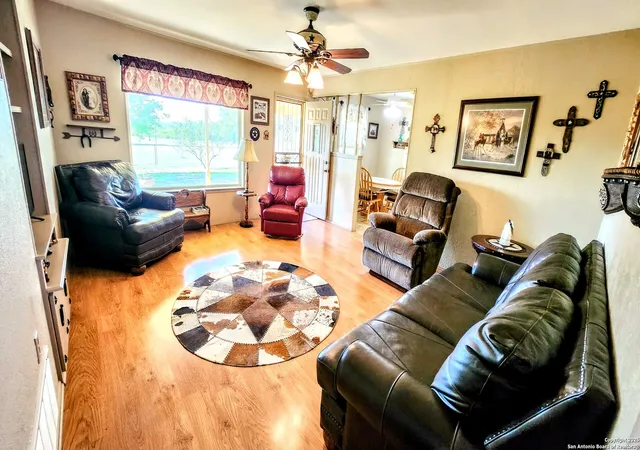 5th image of 601 Rohlf, Seguin, TX 78155 | MLS# 1858121