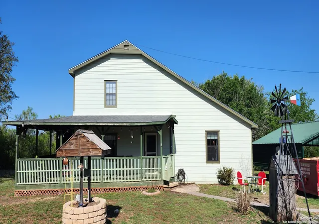 Photo 2 of Single family home for sale at 350 County Road 574, Castroville, TX 78009 | MLS# 1858185 | Listing updated on 2025-09-05