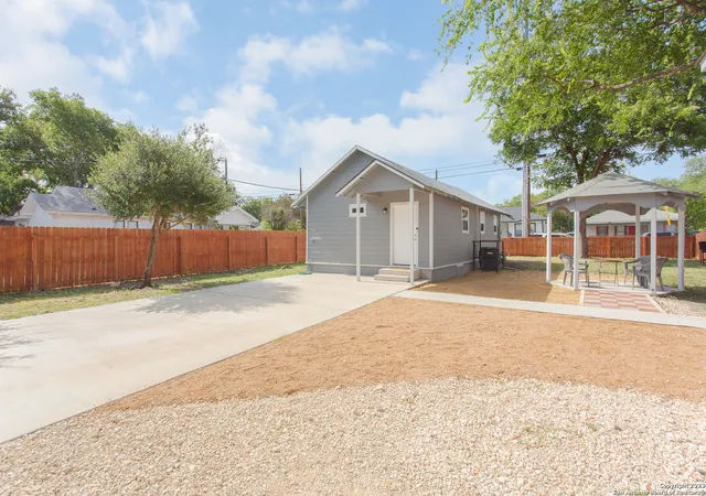 Photo 2 of Sale Pending at 1531 Burnet, San Antonio, TX 78202 | MLS# 1858582 | Listing updated on 2025-10-21