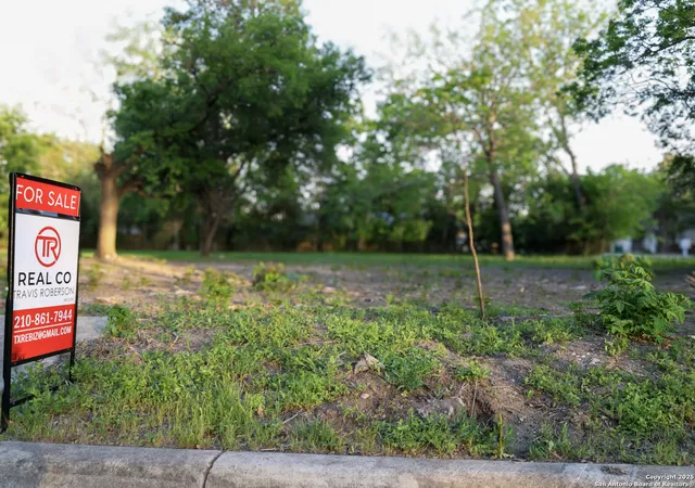 Photo 2 of Sale Pending at 417 Graham, Boerne, TX 78006 | MLS# 1858644 | Listing updated on 2025-11-16