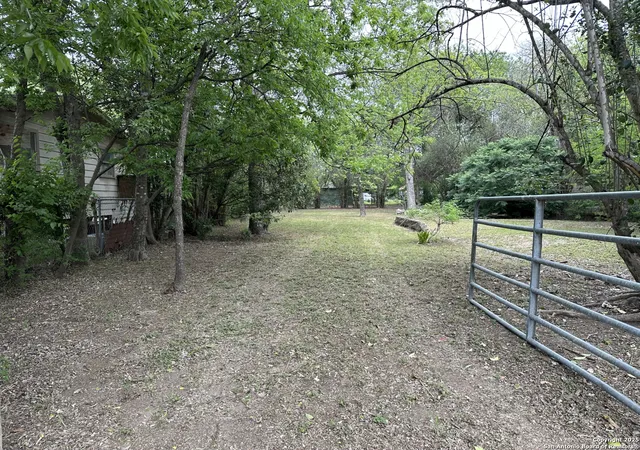 Photo 4 of Land for sale at 833 Gladstone, San Antonio, TX 78225 | MLS# 1858695 | Listing updated on 2026-08-04