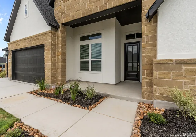 Photo 4 of Sale Pending at 508 Cotorra Springs, Cibolo, TX 78108 | MLS# 1858871 | Listing updated on 2025-09-15