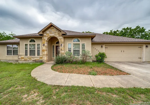 Photo 3 of Single family home for sale at 1424 Kings Ranch, Bandera, TX 78003 | MLS# 1858947 | Listing updated on 2025-11-17