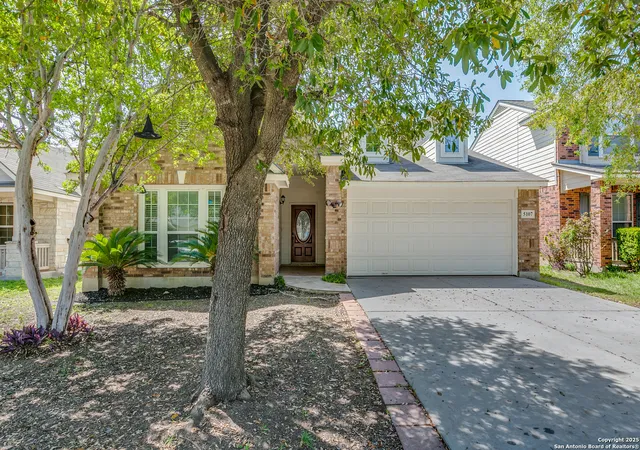 Photo 2 of Sale Pending at 5107 Gemsbuck Chase, San Antonio, TX 78251 | MLS# 1858998 | Listing updated on 2025-10-03