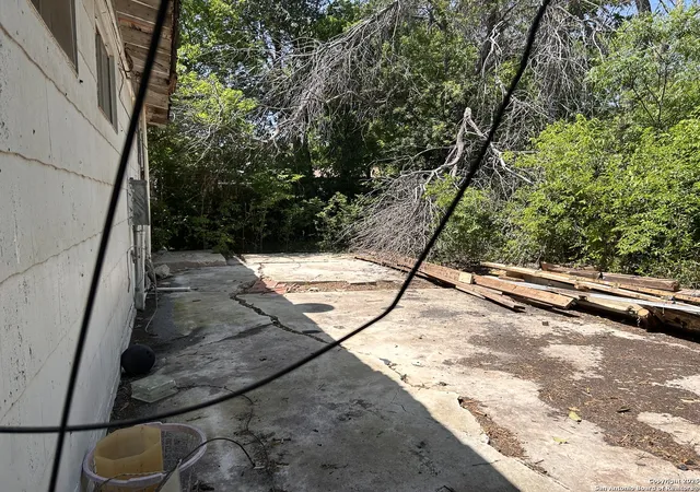 Photo 4 of Sale Pending at 1011 Shadwell, San Antonio, TX 78228 | MLS# 1859076 | Listing updated on 2026-08-03