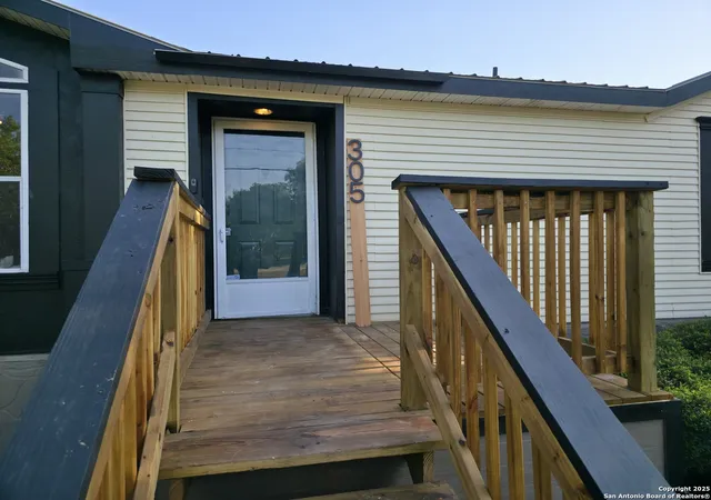 Photo 2 of Sale Pending at 305 County Rd 3821, San Antonio, TX 78253 | MLS# 1859109 | Listing updated on 2026-03-24