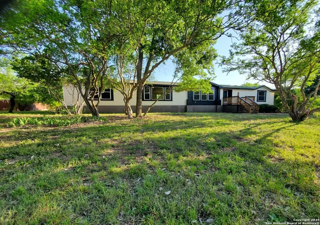 Photo 3 of Sale Pending at 305 County Rd 3821, San Antonio, TX 78253 | MLS# 1859109 | Listing updated on 2026-03-24