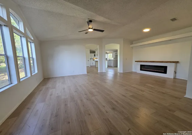 Photo 4 of Sale Pending at 305 County Rd 3821, San Antonio, TX 78253 | MLS# 1859109 | Listing updated on 2026-03-24