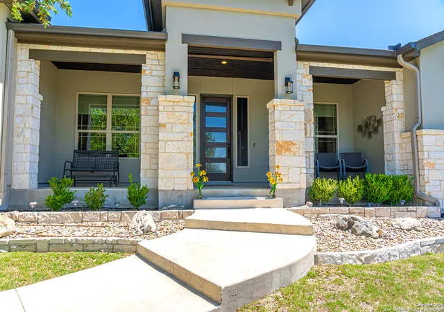 Photo 3 of Sale Pending at 152 Lantana Mesa, Spring Branch, TX 78070 | MLS# 1859119 | Listing updated on 2025-10-11
