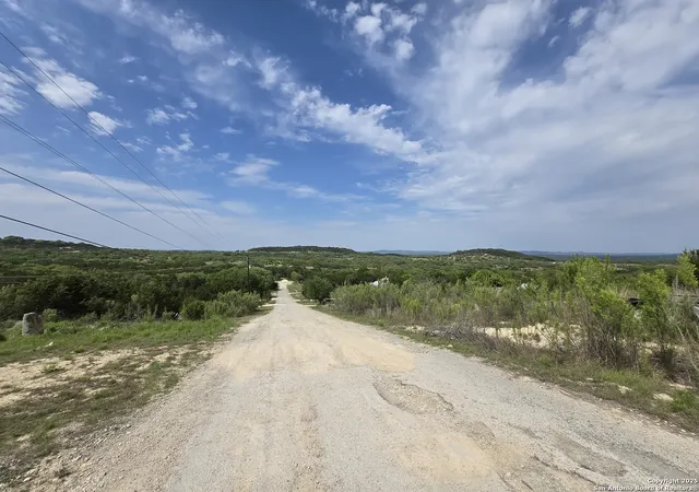 2nd image of 555 Iroquois Trl, Bandera, TX 78003 | MLS# 1859483