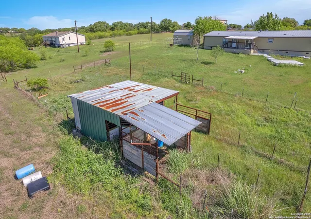 5th image of 163 Irmas Dr, Lockhart, TX 78644 | MLS# 1859615