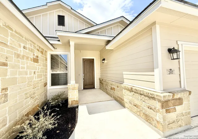 Photo 2 of Sale Pending at 207 Valley Frg, Pleasanton, TX 78064 | MLS# 1859679 | Listing updated on 2025-11-03