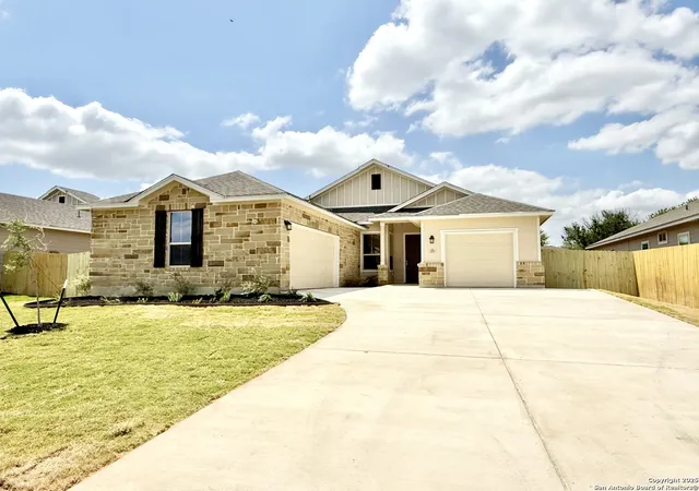 Photo 1 of Sale Pending at 207 Valley Frg, Pleasanton, TX 78064 | MLS# 1859679 | Listing updated on 2025-11-03