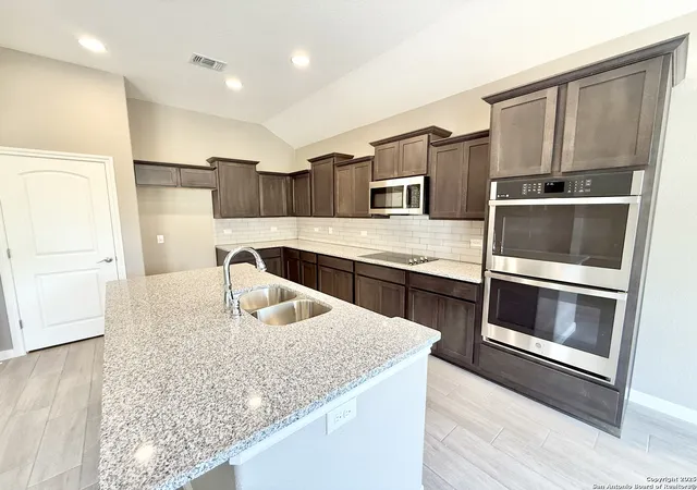 Photo 3 of Sale Pending at 207 Valley Frg, Pleasanton, TX 78064 | MLS# 1859679 | Listing updated on 2025-11-03