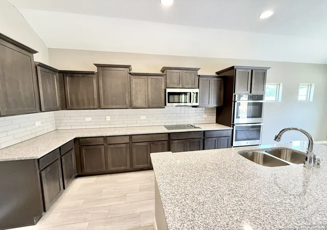 Photo 4 of Sale Pending at 207 Valley Frg, Pleasanton, TX 78064 | MLS# 1859679 | Listing updated on 2025-11-03