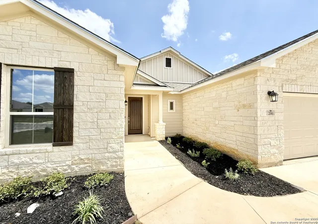 Photo 2 of Sale Pending at 200 Valley Frg, Pleasanton, TX 78064 | MLS# 1859702 | Listing updated on 2026-01-10
