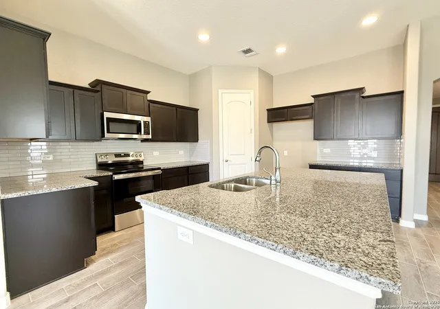 Photo 3 of Sale Pending at 200 Valley Frg, Pleasanton, TX 78064 | MLS# 1859702 | Listing updated on 2026-01-10