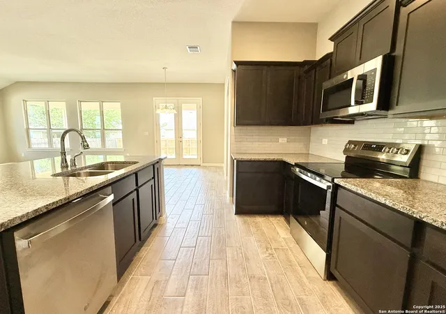Photo 4 of Sale Pending at 200 Valley Frg, Pleasanton, TX 78064 | MLS# 1859702 | Listing updated on 2026-01-10