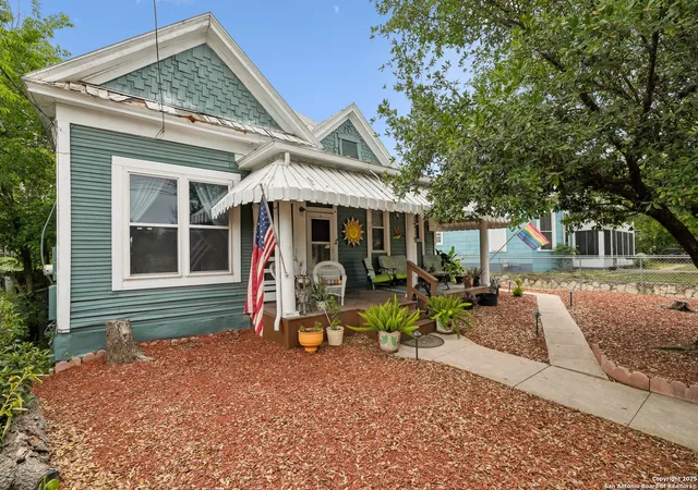 Photo 3 of Sale Pending at 1719 Interstate 35, San Antonio, TX 78208 | MLS# 1859737 | Listing updated on 2025-12-02