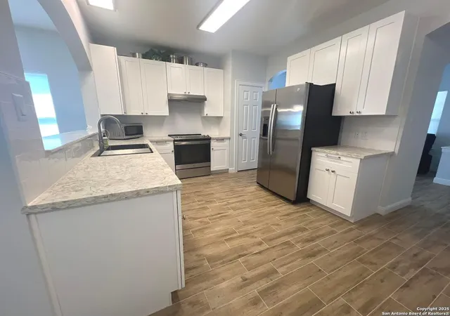 Photo 3 of Sale Pending at 9003 Meridian Oak Ln, Austin, TX 78744 | MLS# 1859873 | Listing updated on 2025-12-28