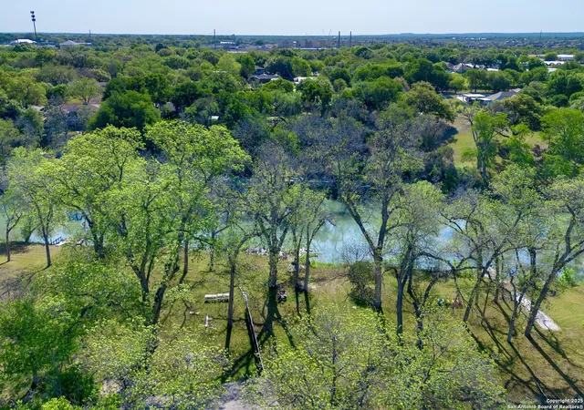Photo 1 of Single family home for sale at 231 Signal Hill, Seguin, TX 78155 | MLS# 1859883 | Listing updated on 2025-09-12