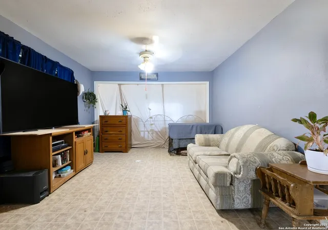 Photo 3 of Single family home for sale at 231 Signal Hill, Seguin, TX 78155 | MLS# 1859883 | Listing updated on 2025-09-12
