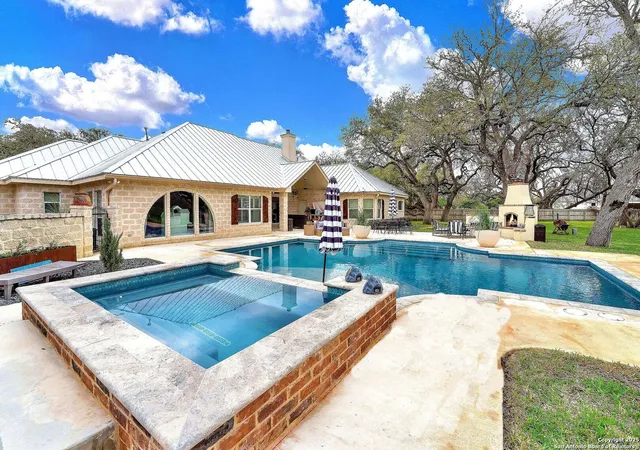 2nd image of 1409 Woodland Ct, Hondo, TX 78861 | MLS# 1859916