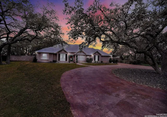 Photo 4 of Single family home for sale at 1409 Woodland Ct, Hondo, TX 78861 | MLS# 1859916 | Listing updated on 2025-12-26