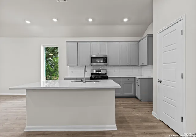 Photo 4 of Sale Pending at 15556 Bonnethead Rd, San Antonio, TX 78253 | MLS# 1860114 | Listing updated on 2026-02-05